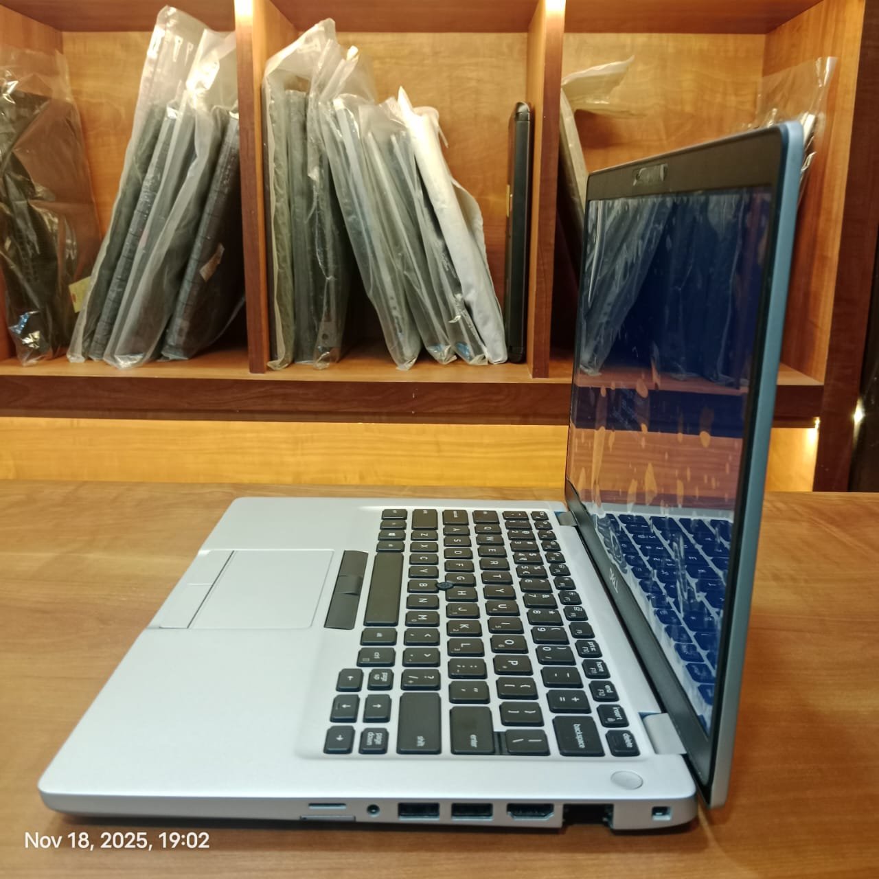 Dell Latitude 5410 Touch Laptop - Intel Core i5 10th Gen | 8GB RAM | 256GB SSD | 14" 4K Touch Display | Backlit Keyboard | Refurbished - Image 2