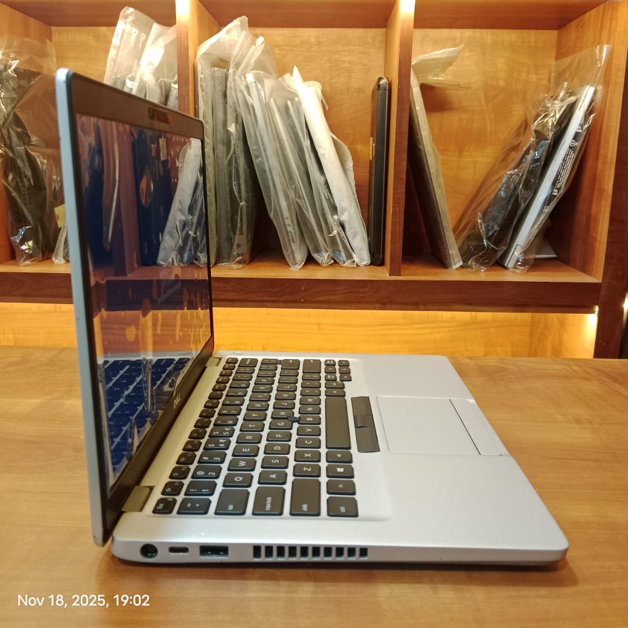 Dell Latitude 5410 Touch Laptop - Intel Core i5 10th Gen | 8GB RAM | 256GB SSD | 14" 4K Touch Display | Backlit Keyboard | Refurbished - Image 3