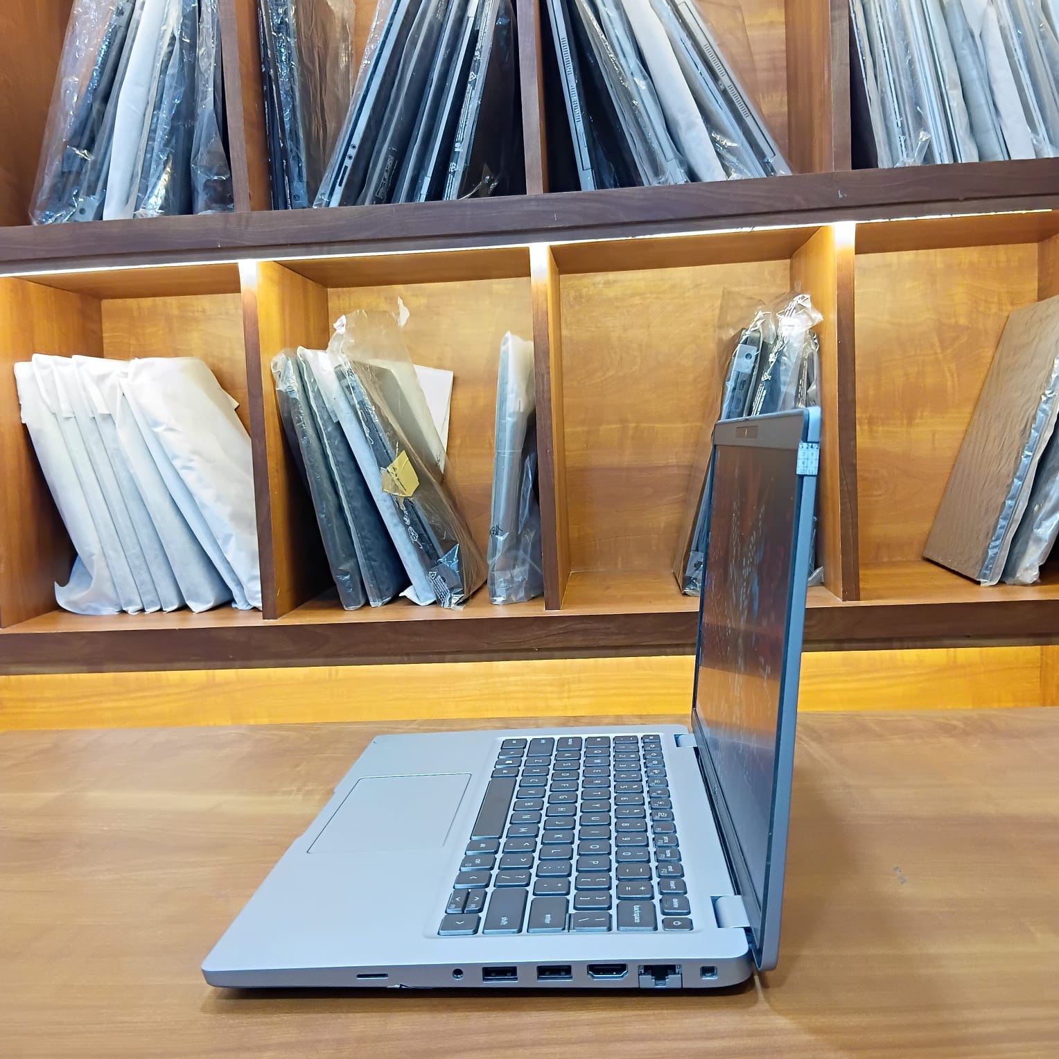 Dell Latitude 5420 Laptop - Intel Core i5 11th Gen | 8GB RAM | 256GB SSD | 14" FHD Display | Refurbished - Image 2