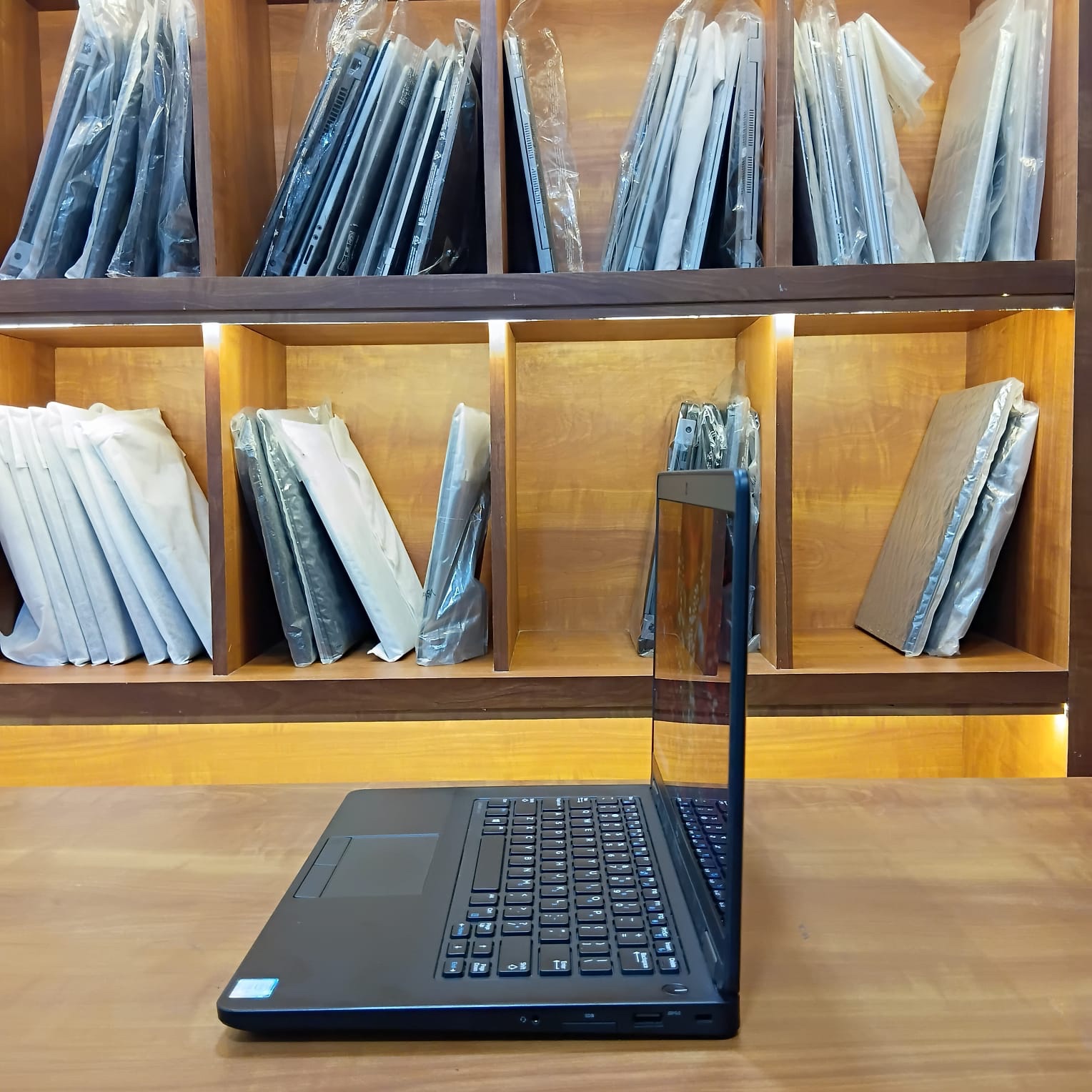 Dell Latitude E5470 Laptop - Intel Core i5 6th Gen | 8GB RAM | 256GB NVMe SSD | 14" Touch Display | Refurbished - Image 2