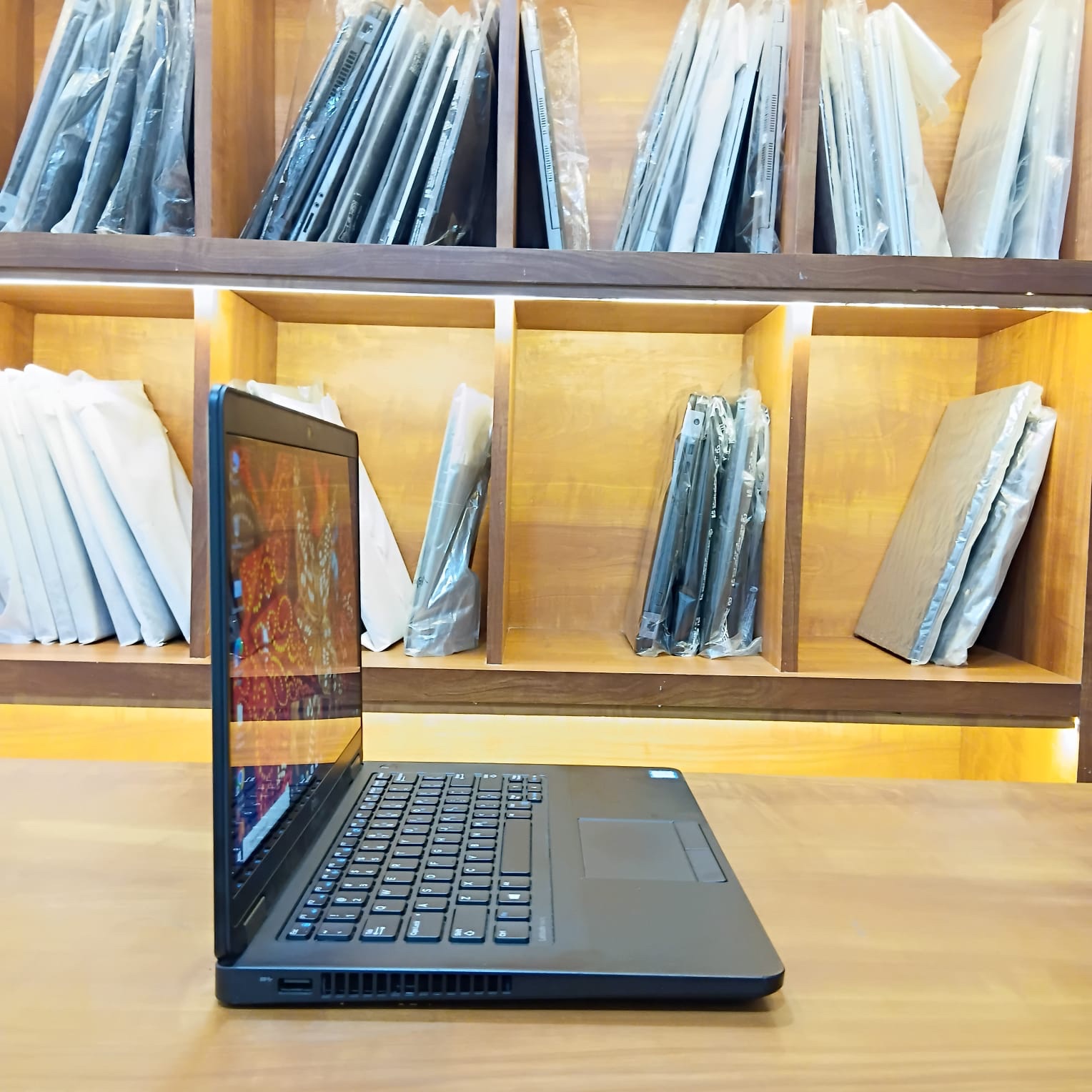 Dell Latitude E5470 Laptop - Intel Core i5 6th Gen | 8GB RAM | 256GB NVMe SSD | 14" Touch Display | Refurbished - Image 3