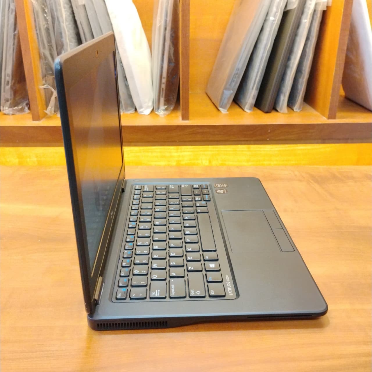 Dell Latitude E7250 Laptop - Intel Core i5 5th Gen | 8GB RAM | 256GB SSD | Ultrabook | Refurbished - Image 2