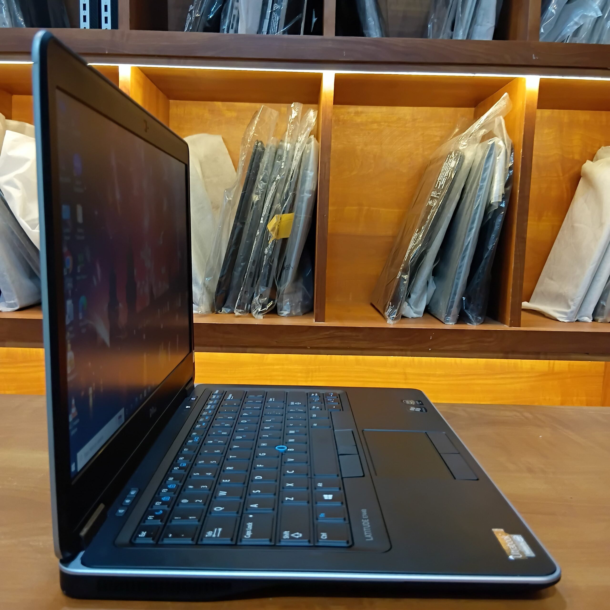 Dell Latitude E7440 Laptop - Intel i5 4th Gen | 8GB RAM | 250GB SSD | 14" Display | Refurbished - Image 6