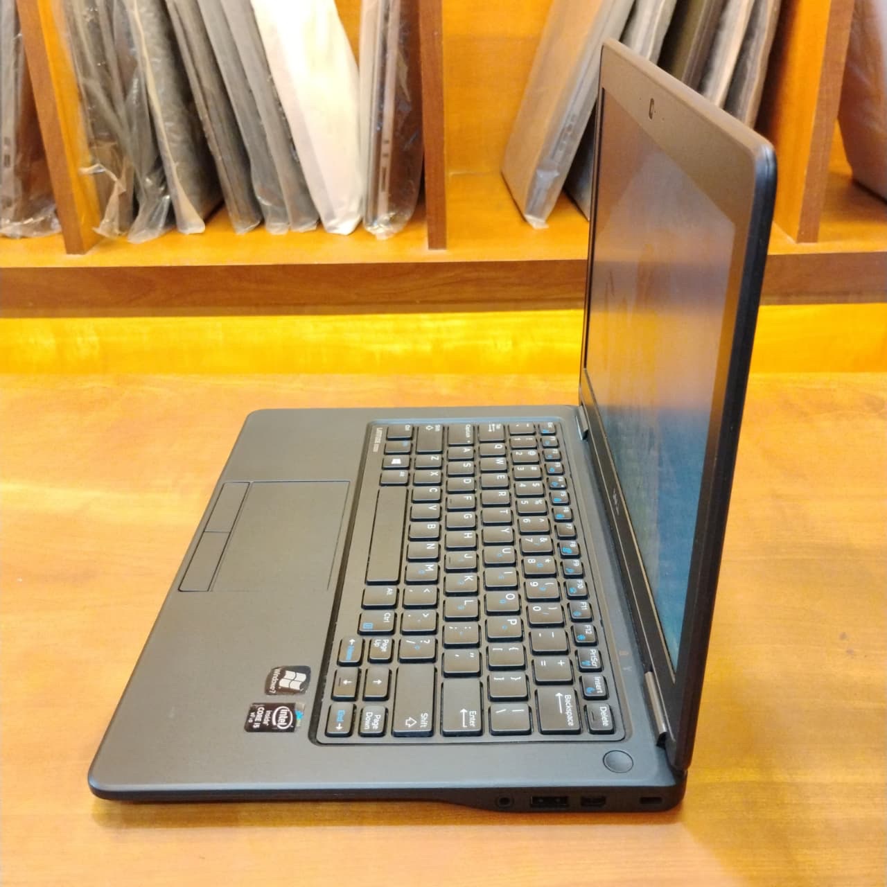 Dell Latitude E7250 Laptop - Intel Core i5 5th Gen | 8GB RAM | 256GB SSD | Ultrabook | Refurbished - Image 3