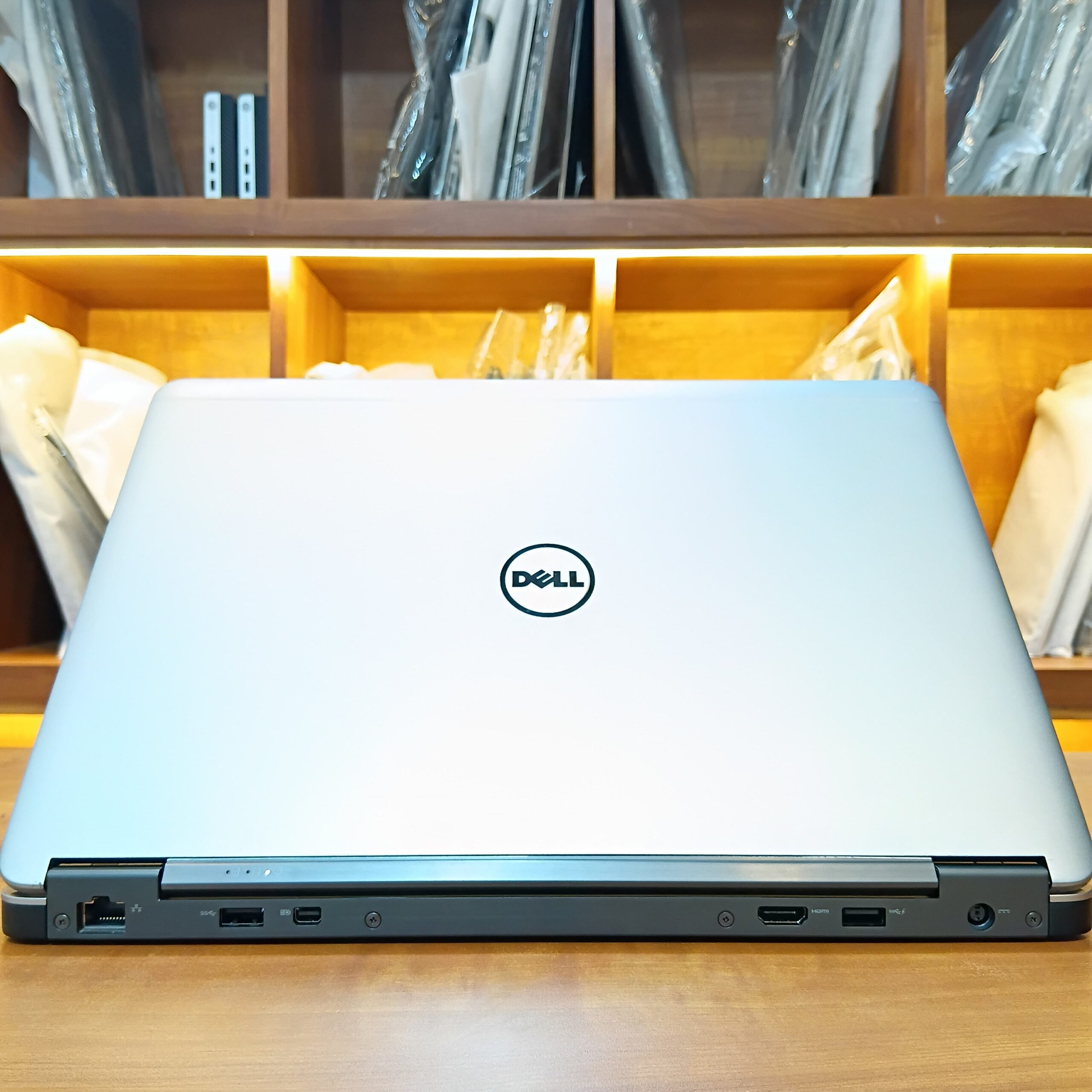 Dell Latitude E7440 Laptop - Intel i5 4th Gen | 8GB RAM | 250GB SSD | 14" Display | Refurbished - Image 4